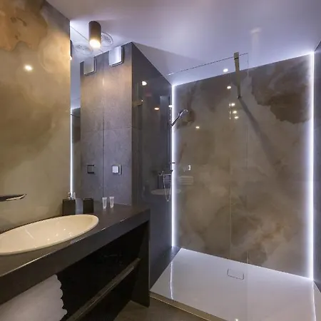 New Lux Apartmanhotel
