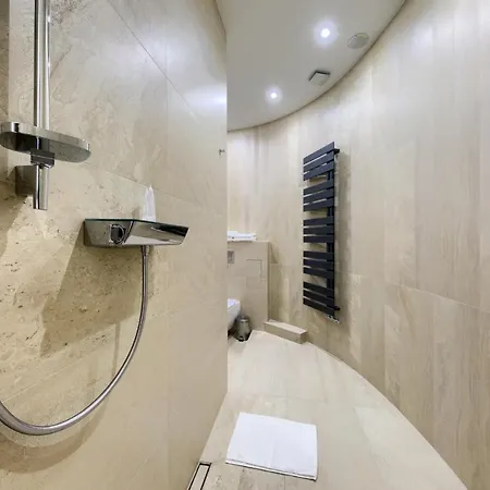 Apartmanhotel New Lux 4*